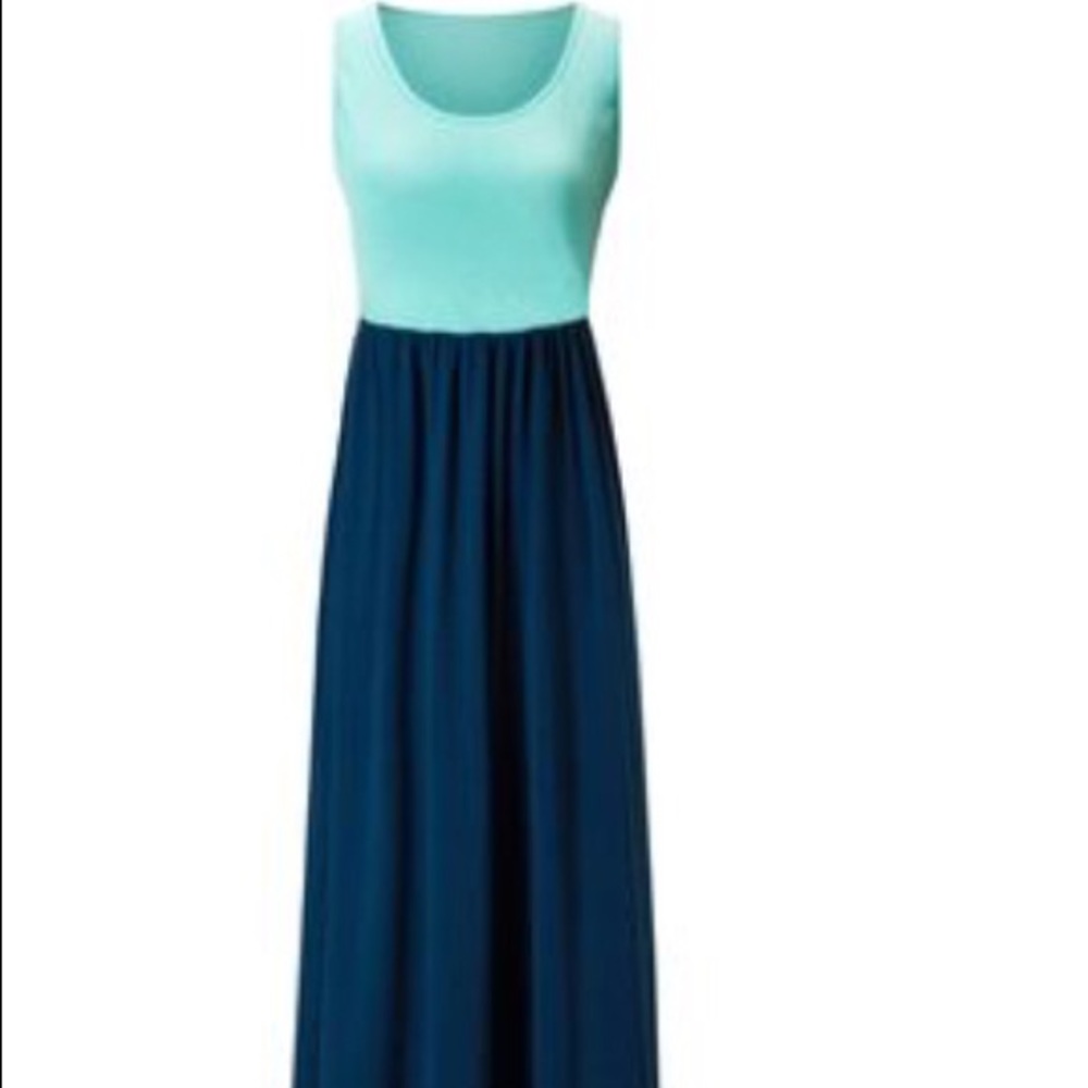 Kranda Maternity Maxi dress. Color block.